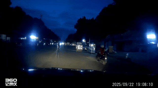 路況_行車(chē)安全注意事項(xiàng)_駕駛觀察禮讓行人