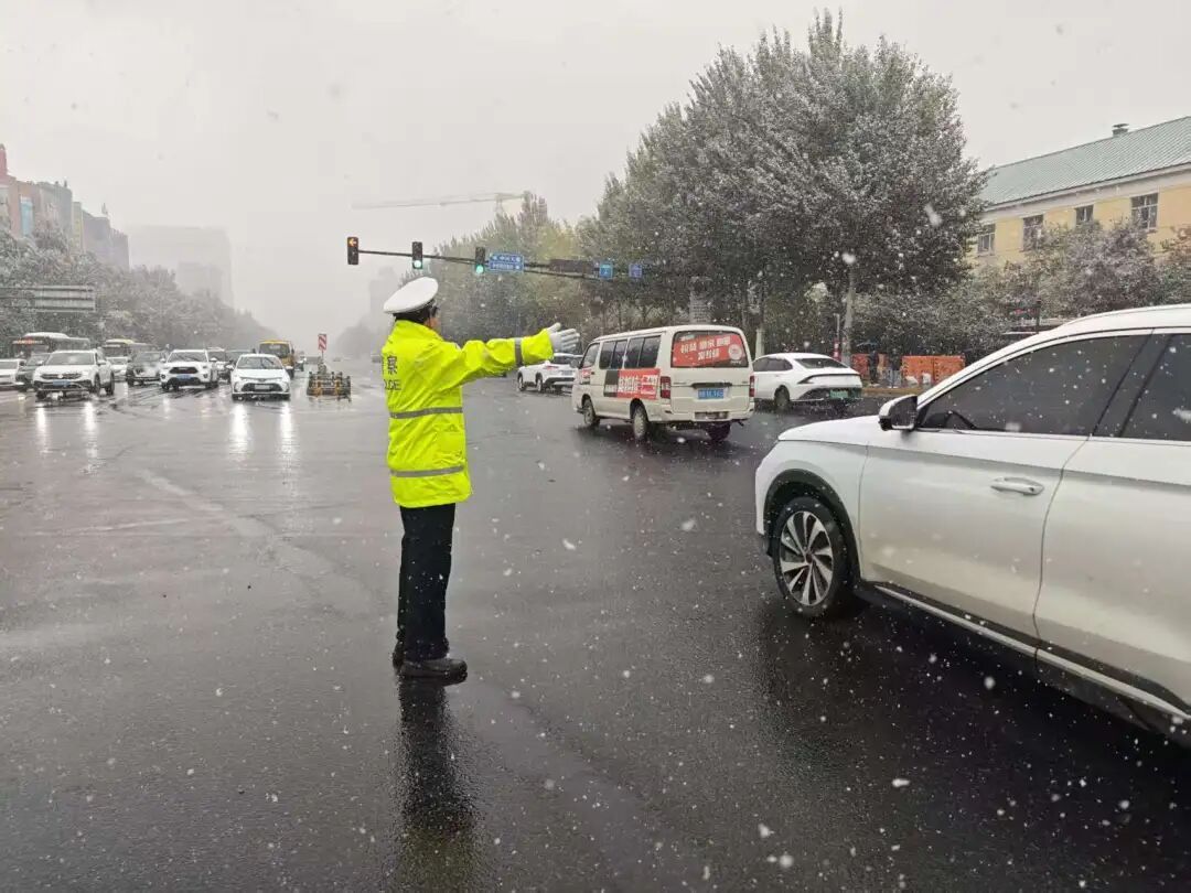 哈爾濱雨雪天氣安全出行提示_雨雪天氣駕車安全注意事項_出行提示