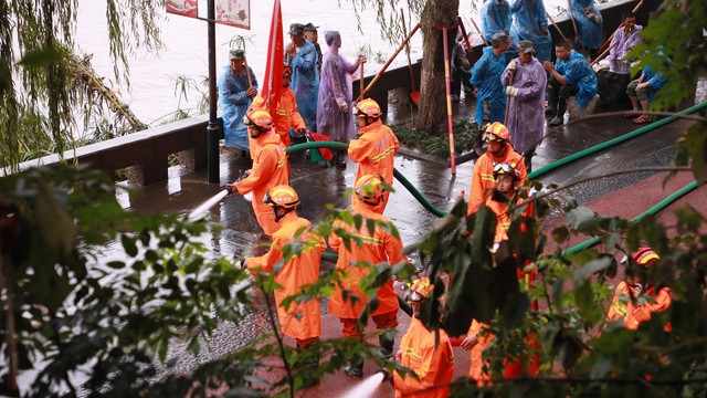 出行提示_強降雨天氣安全出行_暴雨預(yù)警信號
