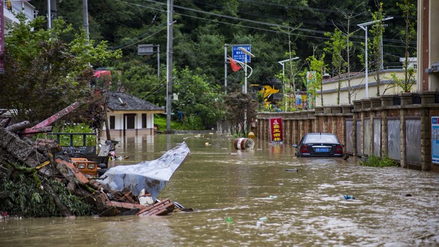 強(qiáng)降雨出行安全提示_出行提示_城市暴雨出行攻略