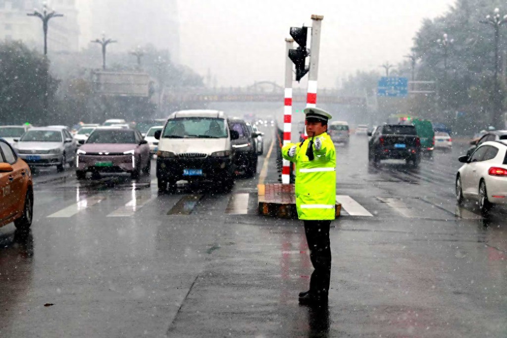 出行提示_雨雪天氣哈爾濱交通安全提示_哈爾濱市交管部門出行指南