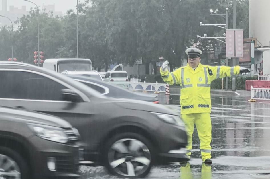 京津冀強降雨路況信息_出行提示_廊坊交警雨天出行安全
