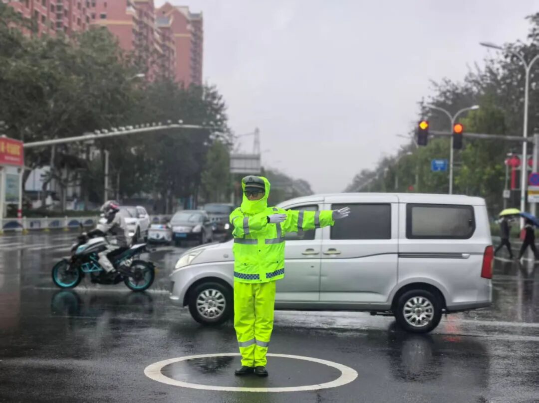 廊坊交警雨天出行安全_出行提示_京津冀強降雨路況信息