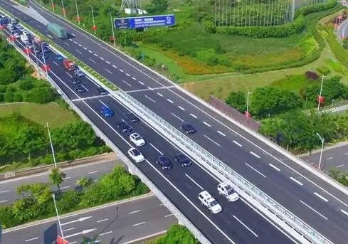 出行提示_霧天行車安全常識(shí)_低能見度行車技巧