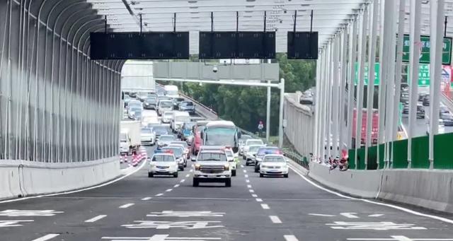 新能源車占比增長_上海交通擁堵升級_限行