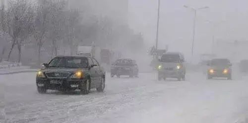 出行提示_雪地行車安全技巧_降雪天氣開(kāi)車注意事項(xiàng)