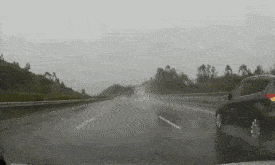 出行提示_夏季雨天行車安全技巧_夏季高溫交通安全注意事項(xiàng)