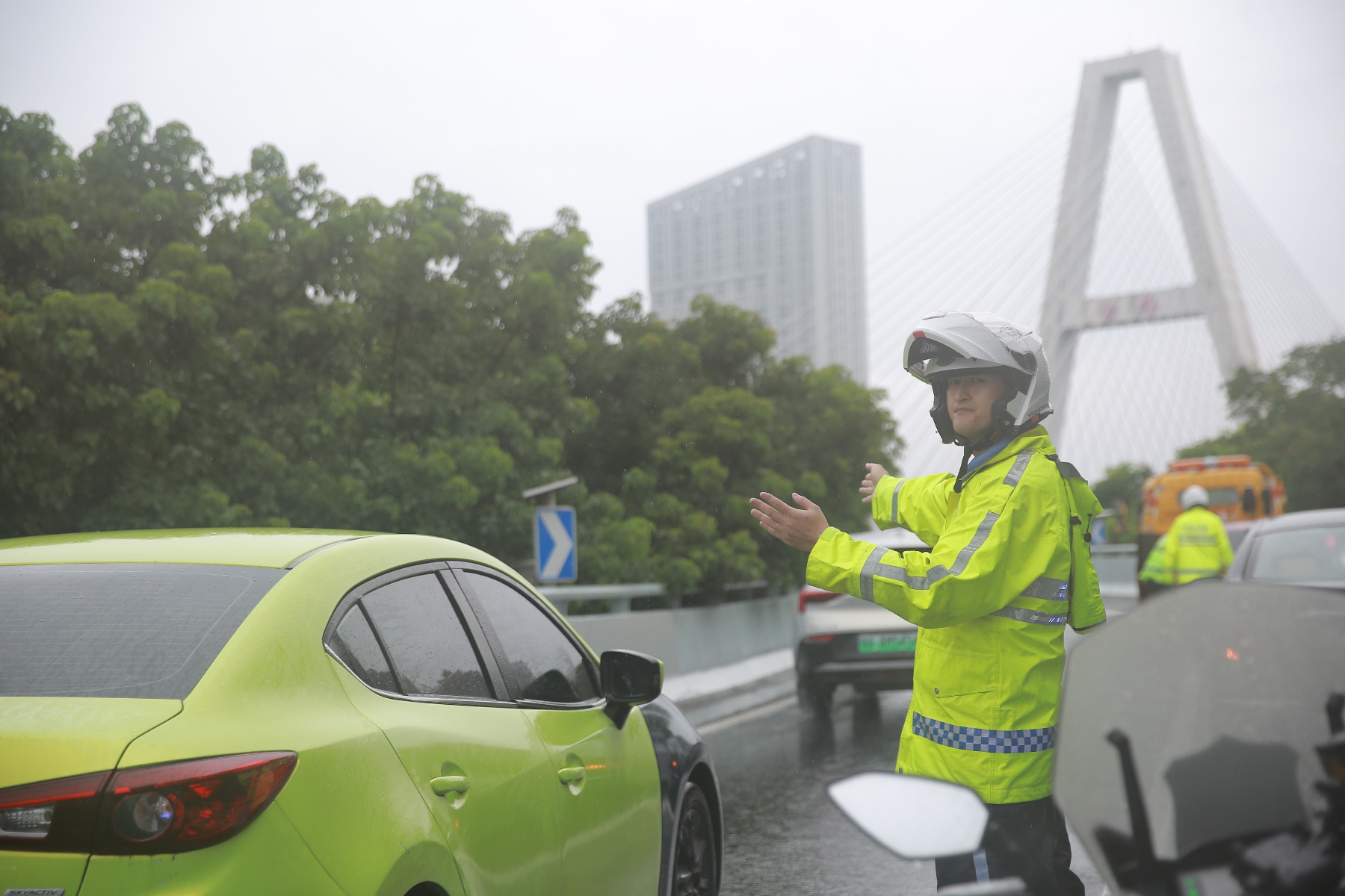 武漢交警惡劣天氣應(yīng)急預(yù)案_武漢雨天晚高峰交通壓力_出行提示