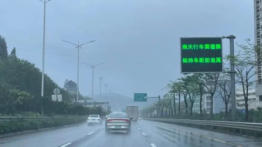 出行提示_石林縣雨季道路隱患點(diǎn)_雨季汛期交通安全提示