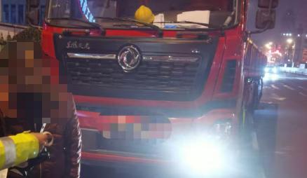 禁行_天津交警查處闖禁行貨車(chē)_冬季行動(dòng)大貨車(chē)闖禁行