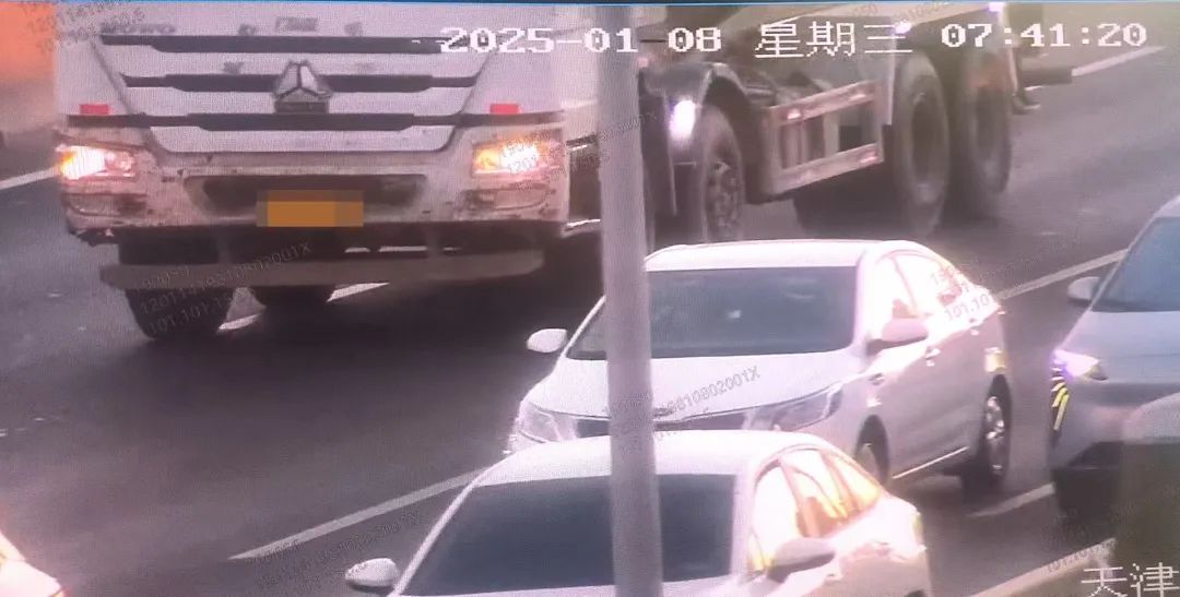 冬季行動(dòng)大貨車(chē)闖禁行_禁行_天津交警查處闖禁行貨車(chē)