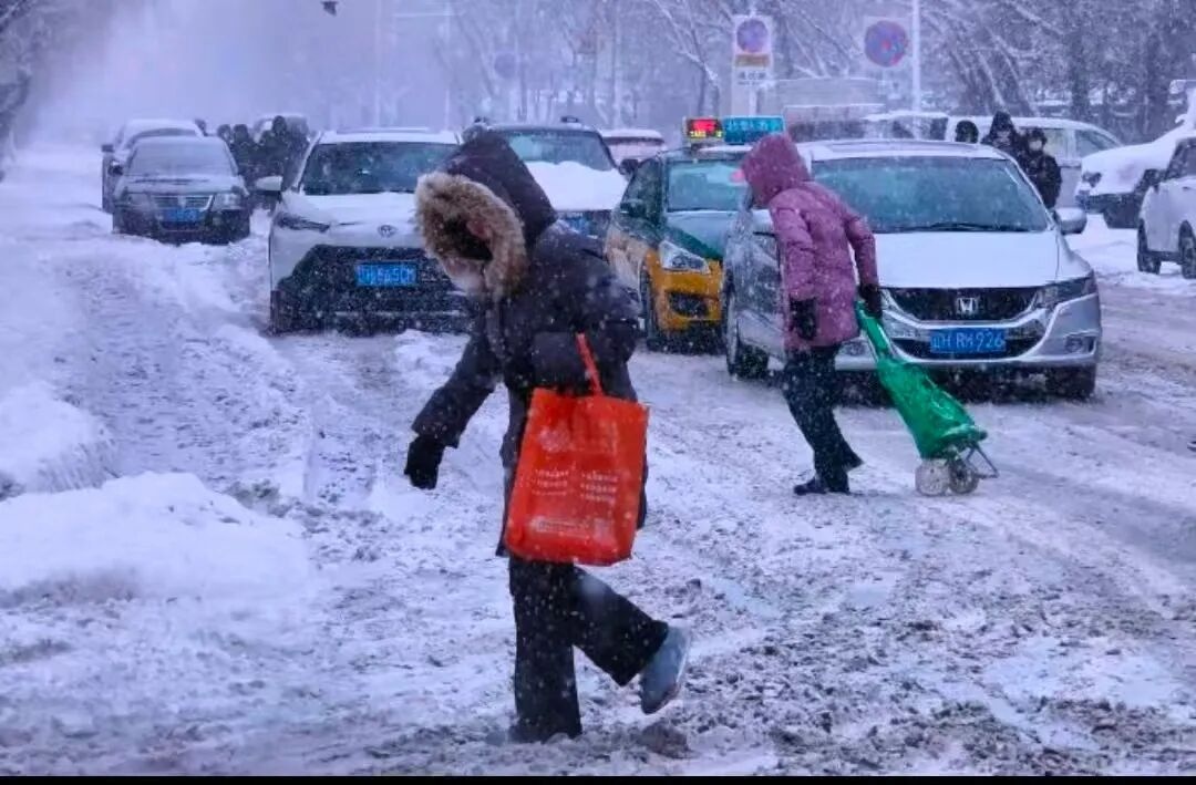 出行提示_駕車出行前的準備_駕駛雪地車輛的安全技巧